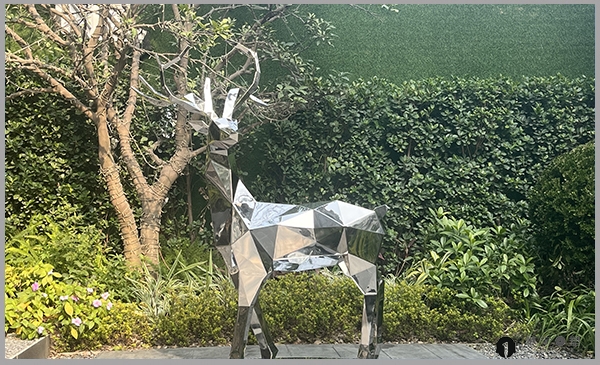 龙湖观宸装置雕塑、不锈钢鹿雕塑